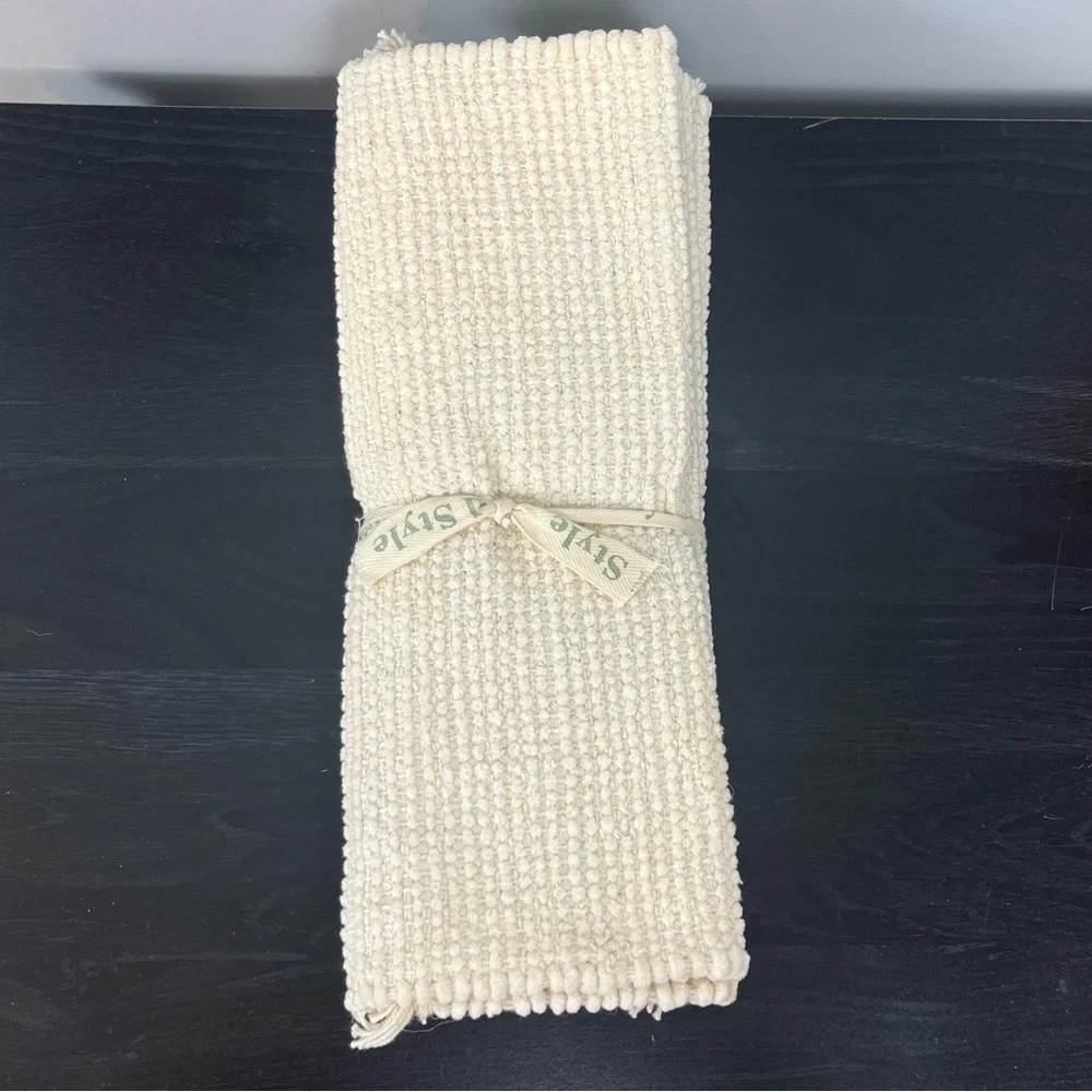 NWT set of 4 100% cotton The Casual Collection ivory fringe trimmed placemats.